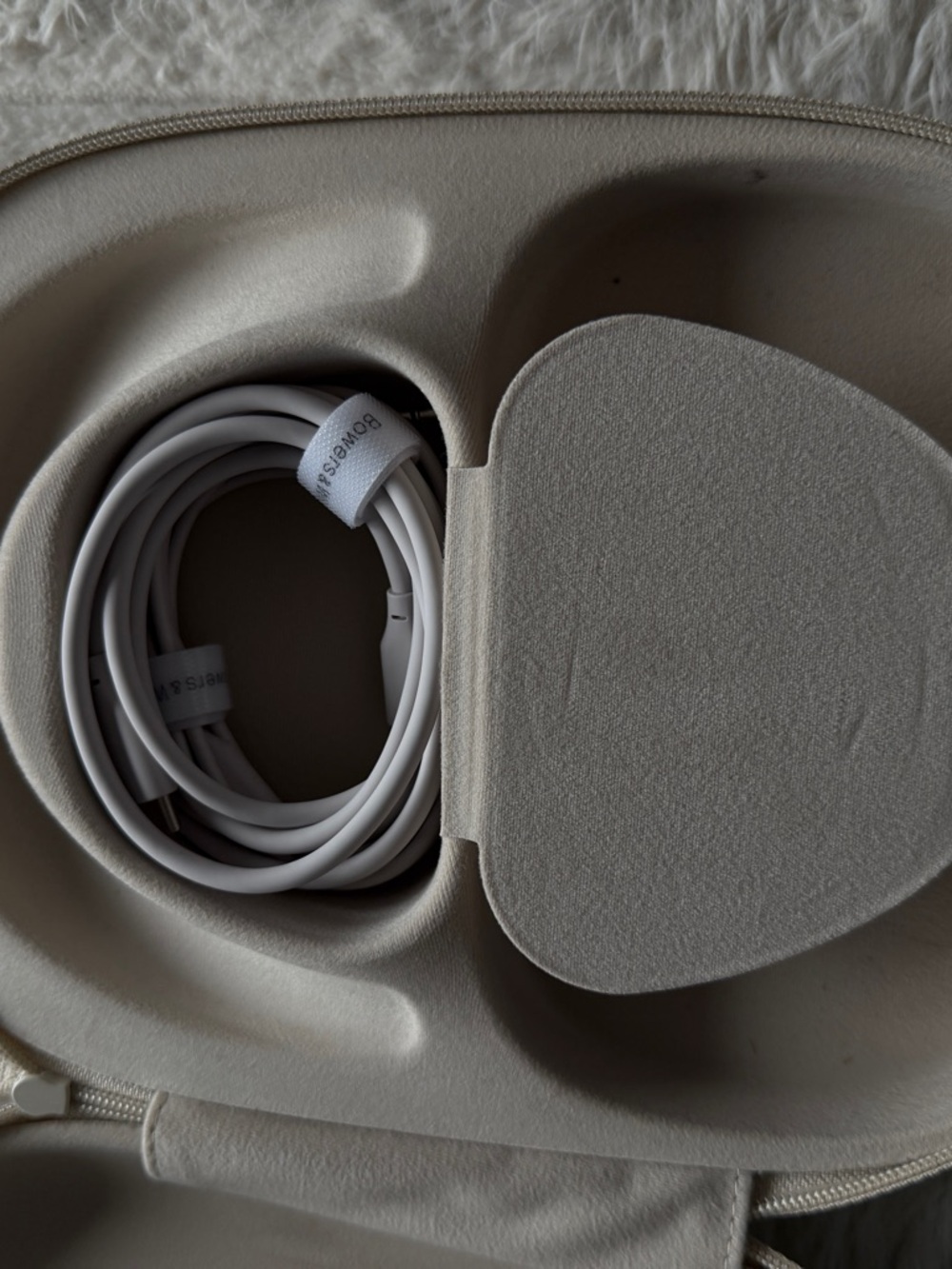 Bowers & Wilkins Px7 S3 Over-Ear Headphones - Picture 7 of 8